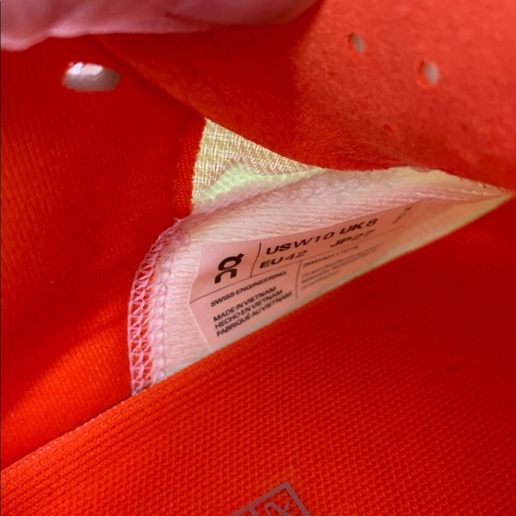 ON Cloud Cloudflow 4 running shoes sneakers yellow hay white women active new 10 - Picture 5 of 8